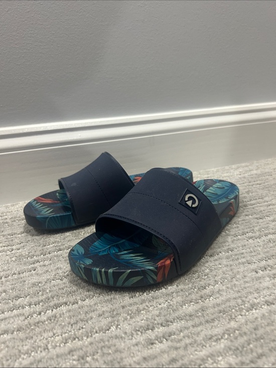 Cartago Other - Olukai Men’s Navy Slide Sandals with Tropical Footbed